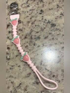 Itzy Ritzy Sweetie Strap Plus